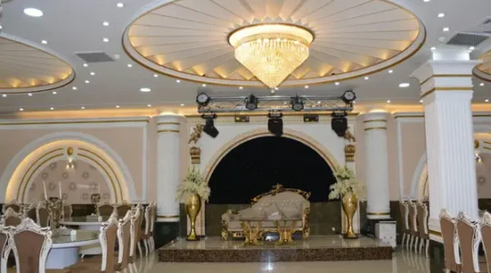 ویترین غرب تهران 176 تالار ارغوان طلایی