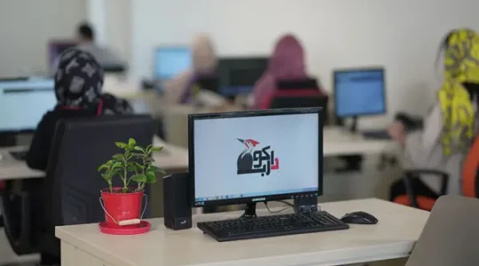 ویترین غرب تهران 172 آموزشگاه-کامپیوتر-دارکوب-(سعادت-آباد)