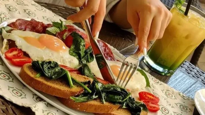 صبحانه-کافه-اُوان